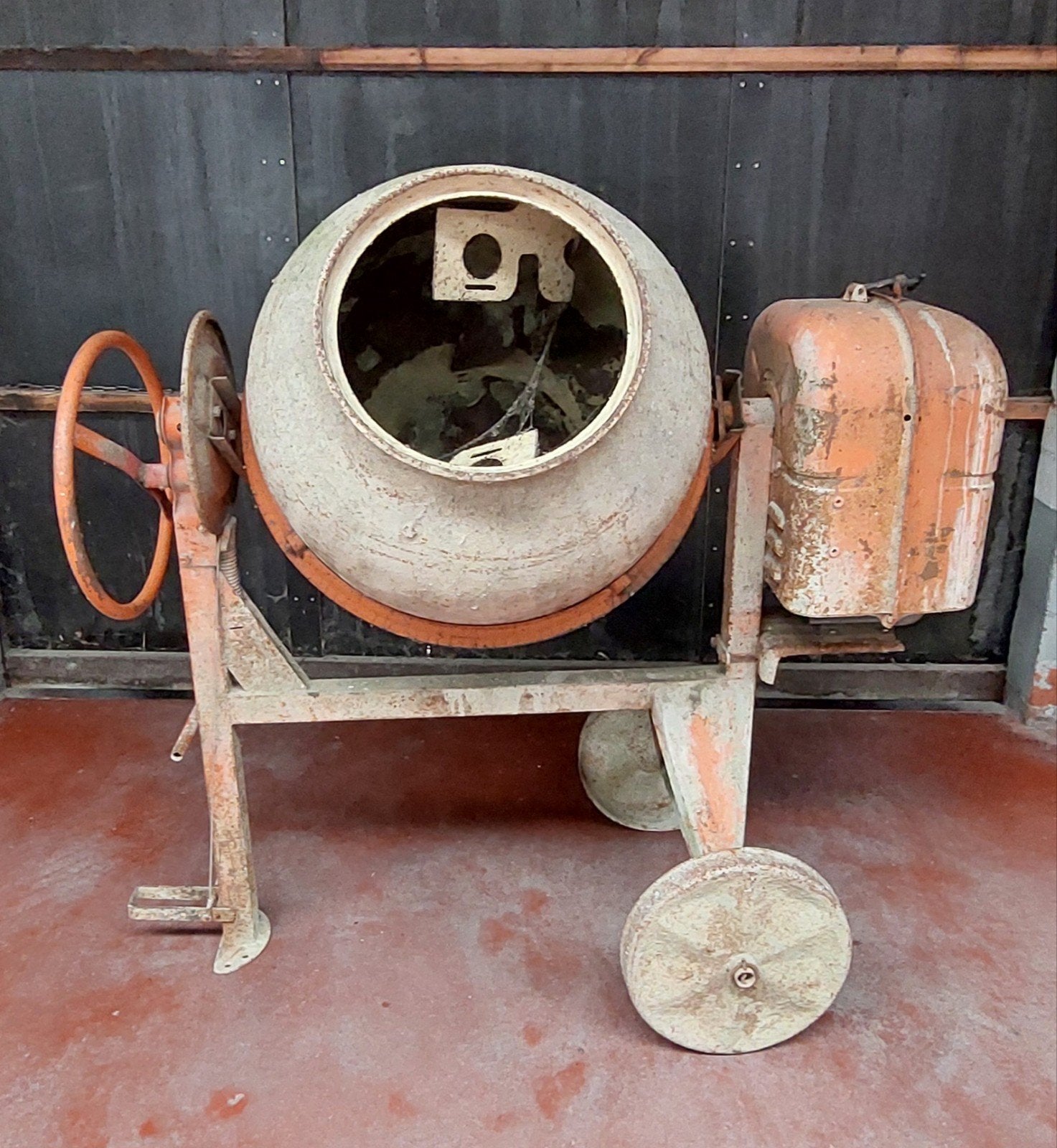 BÉTONNIÈRE LESCHA C9/225LTR, Bricolage & Construction, Enlèvement, Utilisé