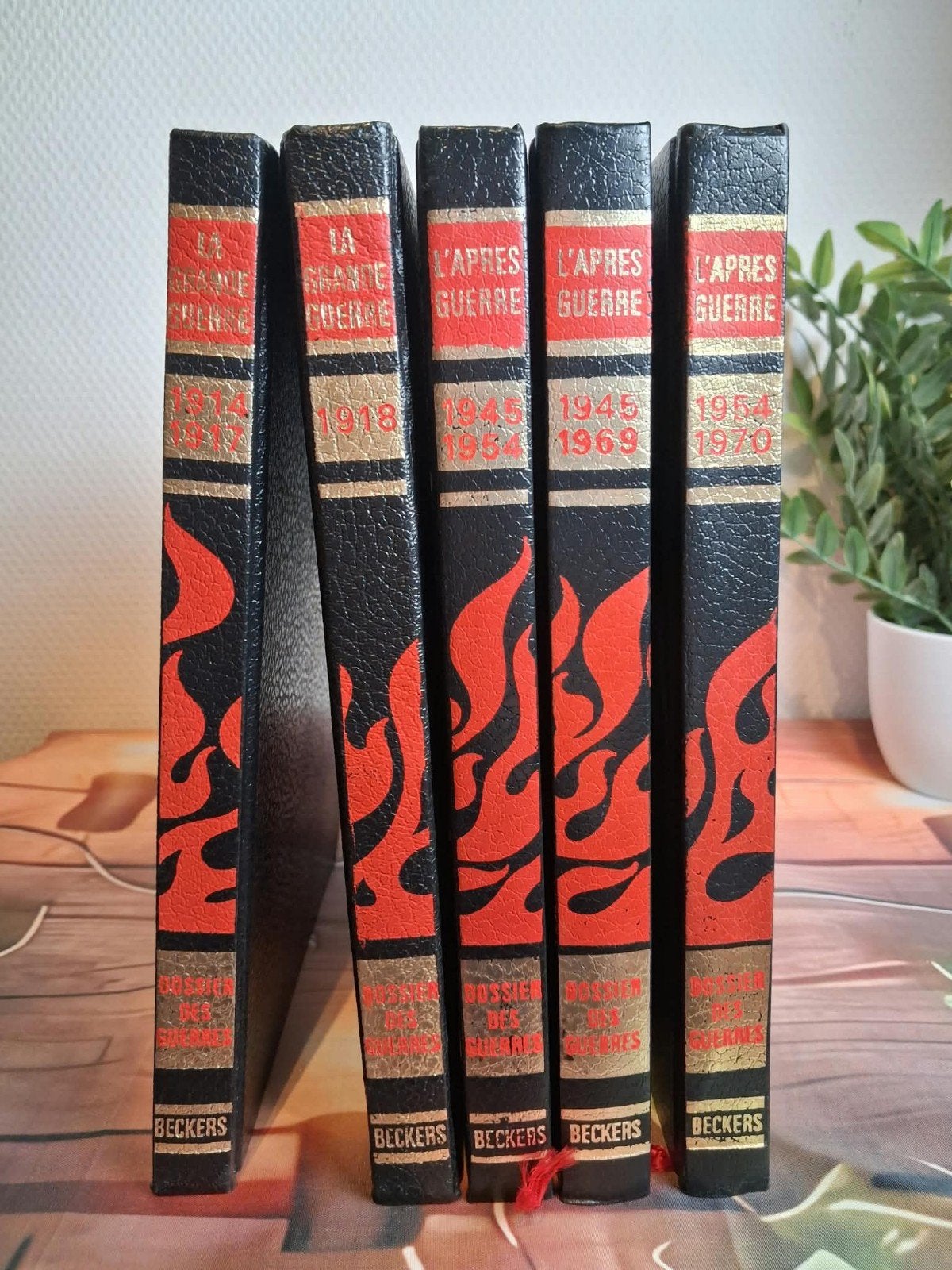 Lot de 5 livres Dossier des guerres – Éditions Beckers, Verzenden, Gelezen, Algemeen