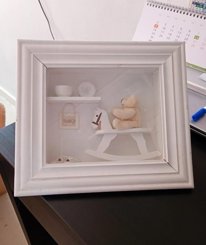 Cadre artisanal avec miniatures pour chambre bébé, Maison & Meubles, Enlèvement ou Envoi, Utilisé, Bois