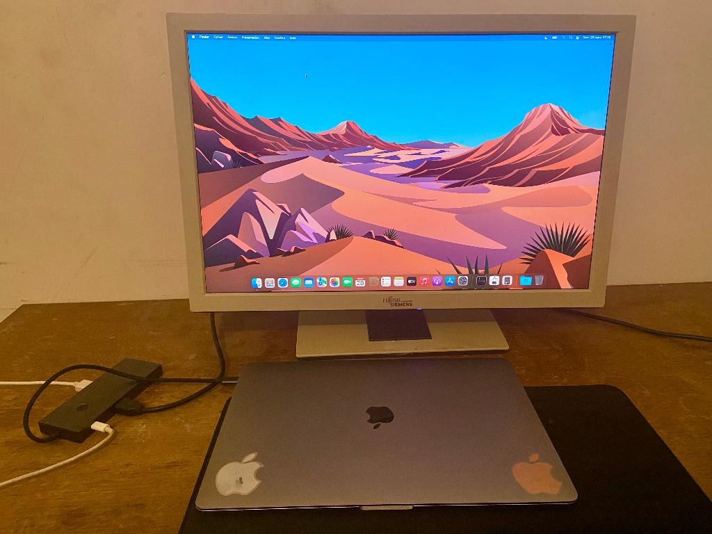 MacBook Pro 15” 2017 - fonctionne - écran HS, Informatique & Logiciels, Apple Macbooks, Utilisé, MacBook Pro, 15 pouces, 512 GB