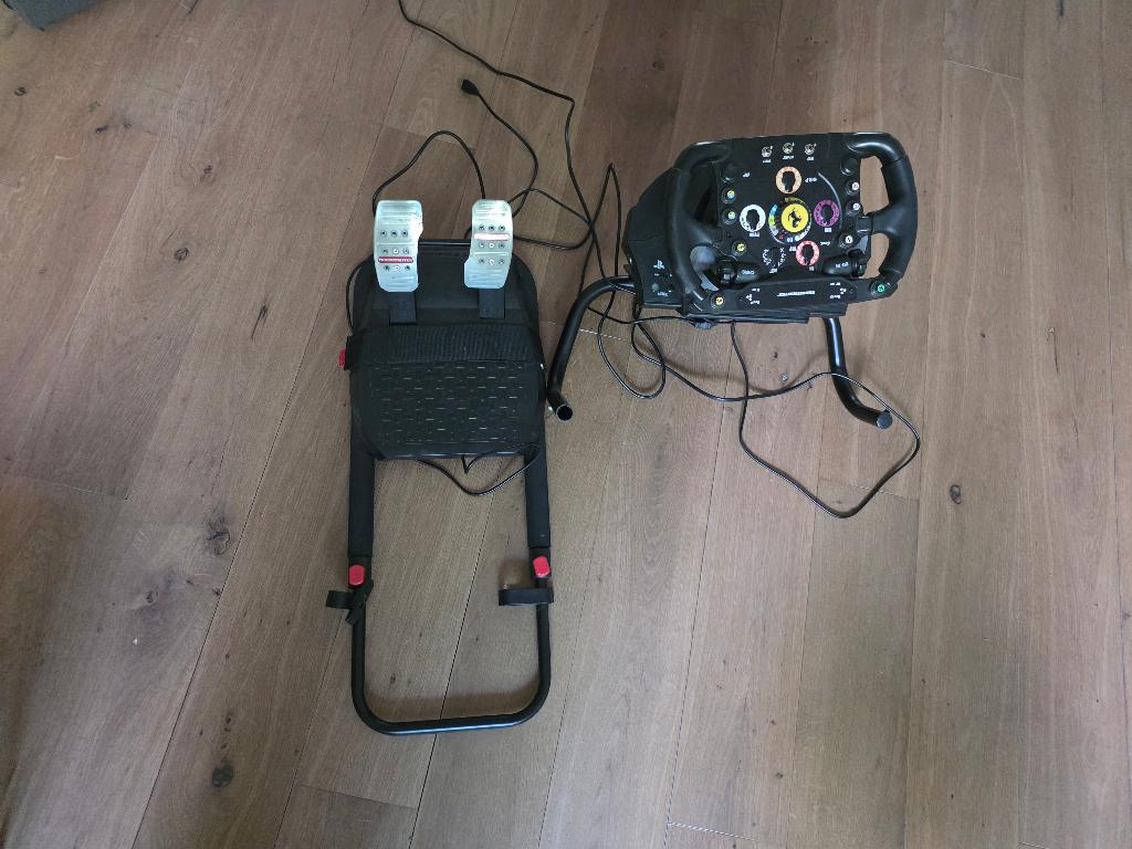 Ferrari trustmaster f1 wheel, complete set, Ophalen, Zo goed als nieuw, Racen en Vliegen, Online