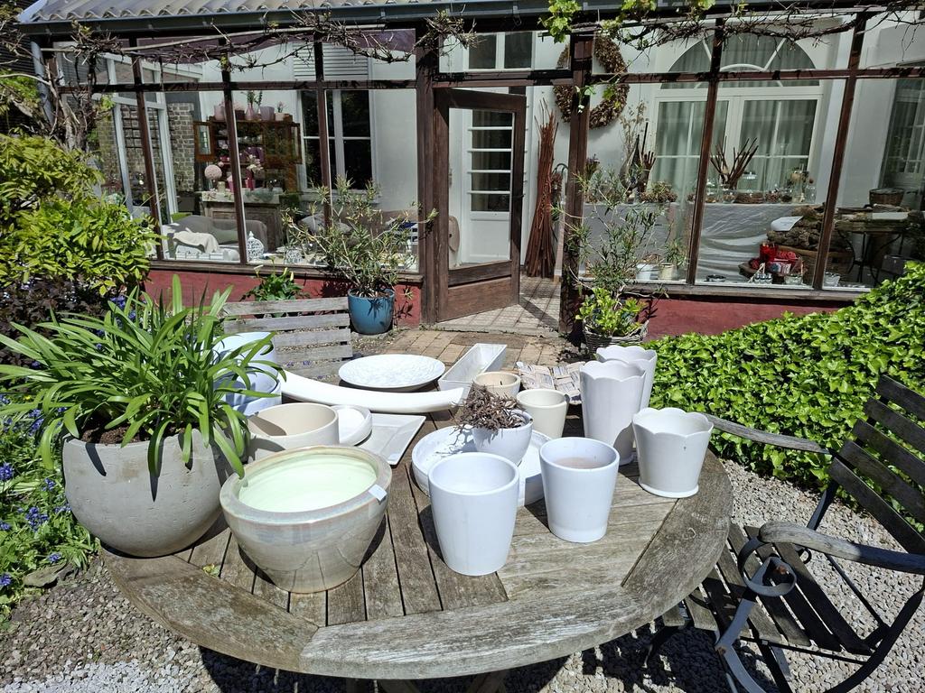 Potterie en woondecor, Ophalen, Zo goed als nieuw