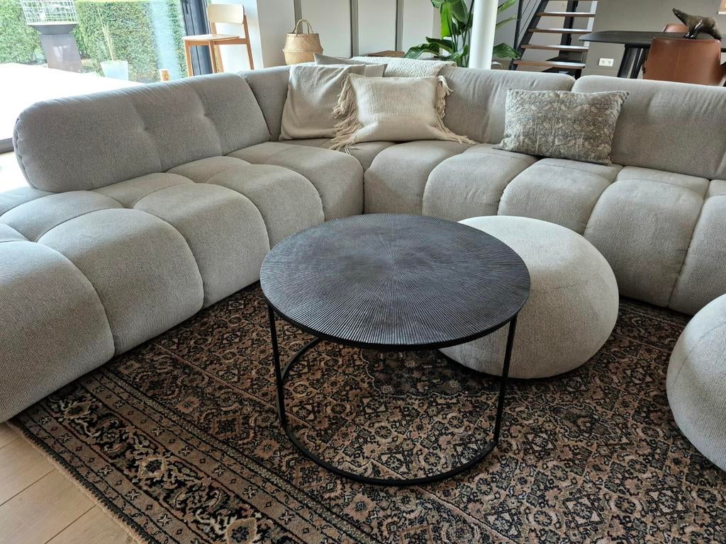Nieuwe design salontafel, Ophalen