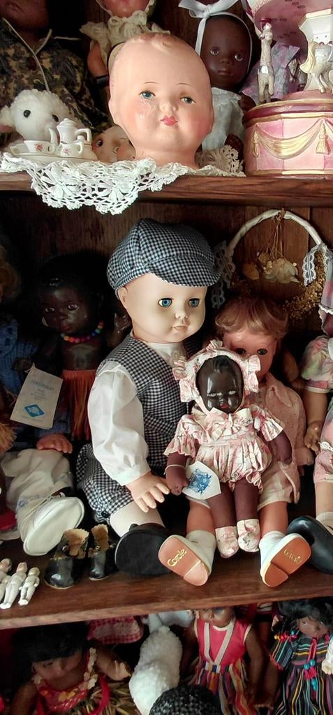 3 kasten poppen veel UNICA alles samen tekoop, Enlèvement