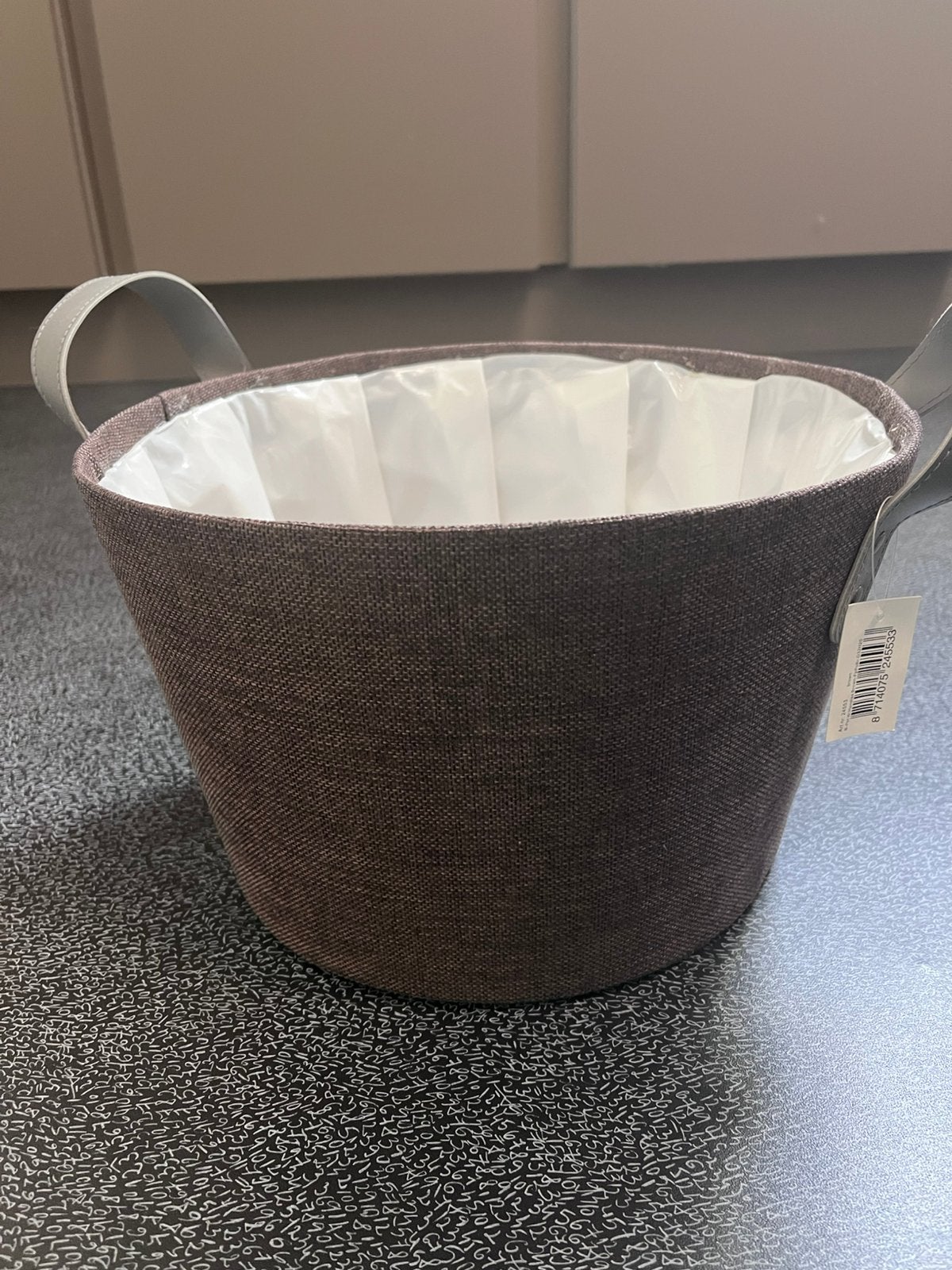 bruine mand voor bloemen en/of planten met plastiek binnenin, Ophalen, Nieuw, Rond, Mand
