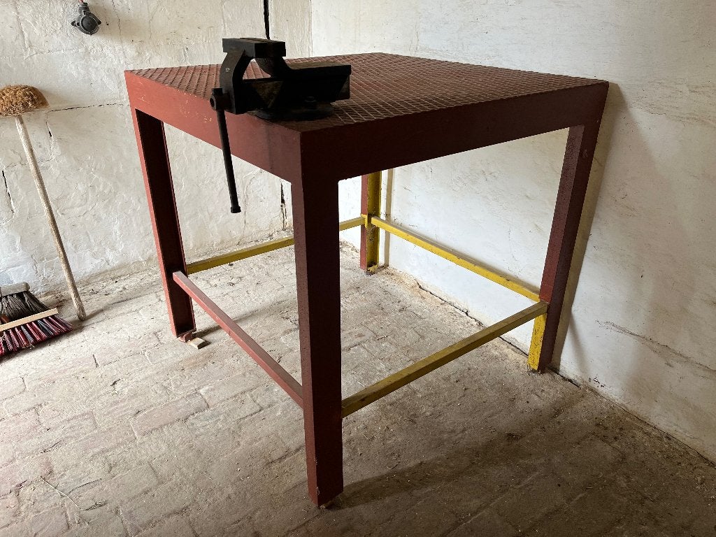 Établi avec etau, Bricolage & Construction, Établis, Enlèvement, Utilisé, 70 à 120 cm, Étau