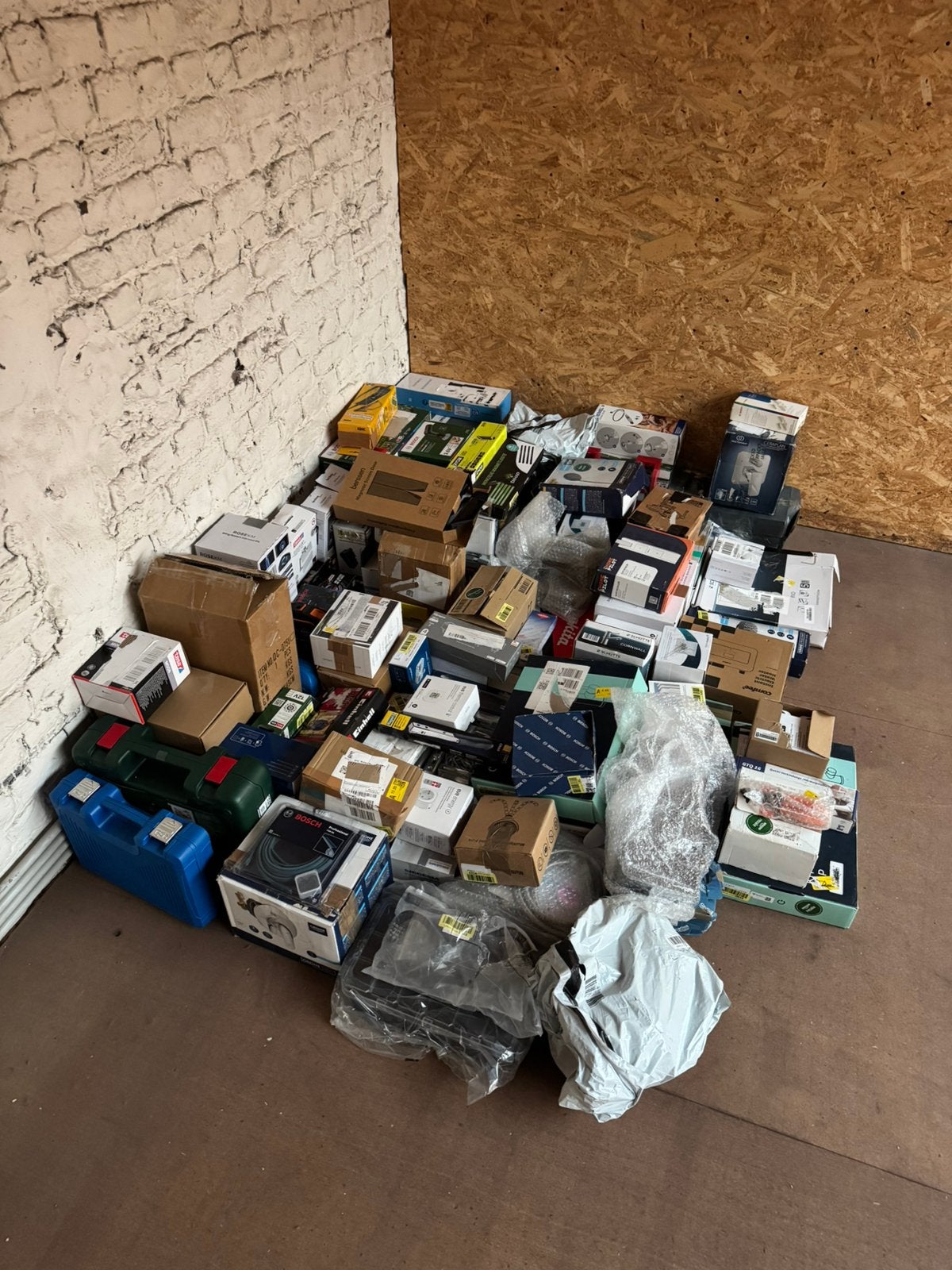 Lots de divers articles de marques valeur +6000€, Enlèvement