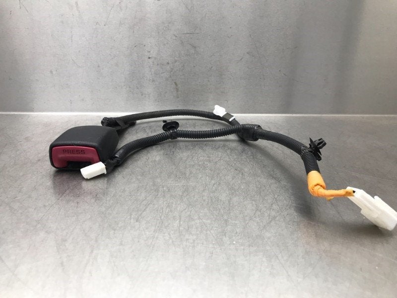 BOUCLE DE CEINTURE DE SECURITE AVANT DROIT (|E034501|), Utilisé, Toyota