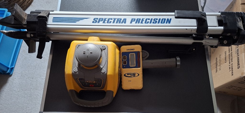 Spectra LL100 N bouwlaser met staander, Doe-het-zelf en Bouw, Ophalen, Zo goed als nieuw, Overige meters