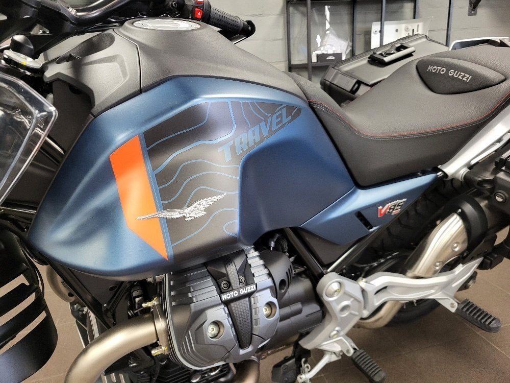 Moto Guzzi V85 Travel, Permis Moto A, Entreprise, 2 cylindres, Neuf