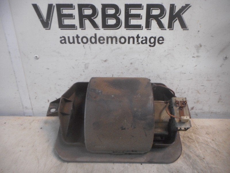 VENTILATEUR DE CHAUFFAGE Ford Fiesta 3 (01-1989/12-1996), Henry-Ford-Straße  1
50735  Köln, DE, Ford-Werke GmbH, Kunden@ford.com