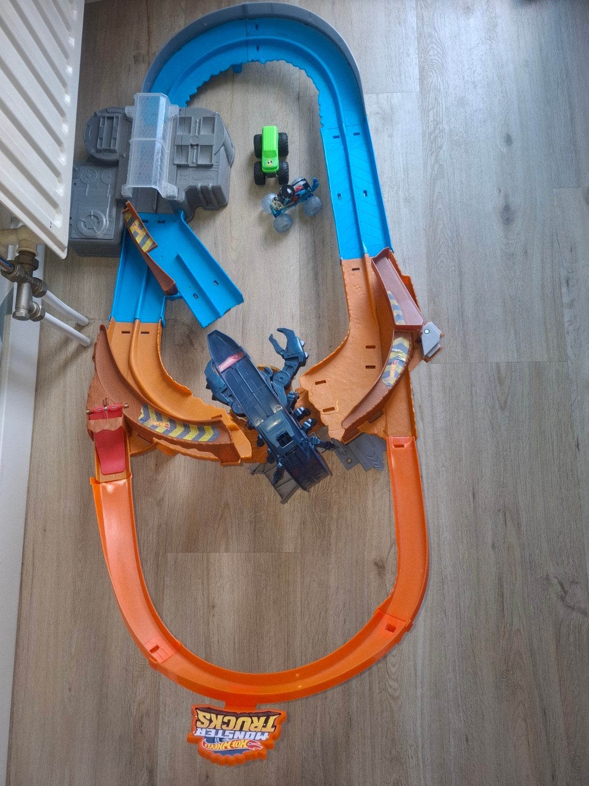 Hot Wheels Monstertruck stunttrack, Kinderen en Baby's, Speelgoed | Racebanen, Ophalen, Zelf te bouwen, Opwindmechanisme, Hot Wheels
