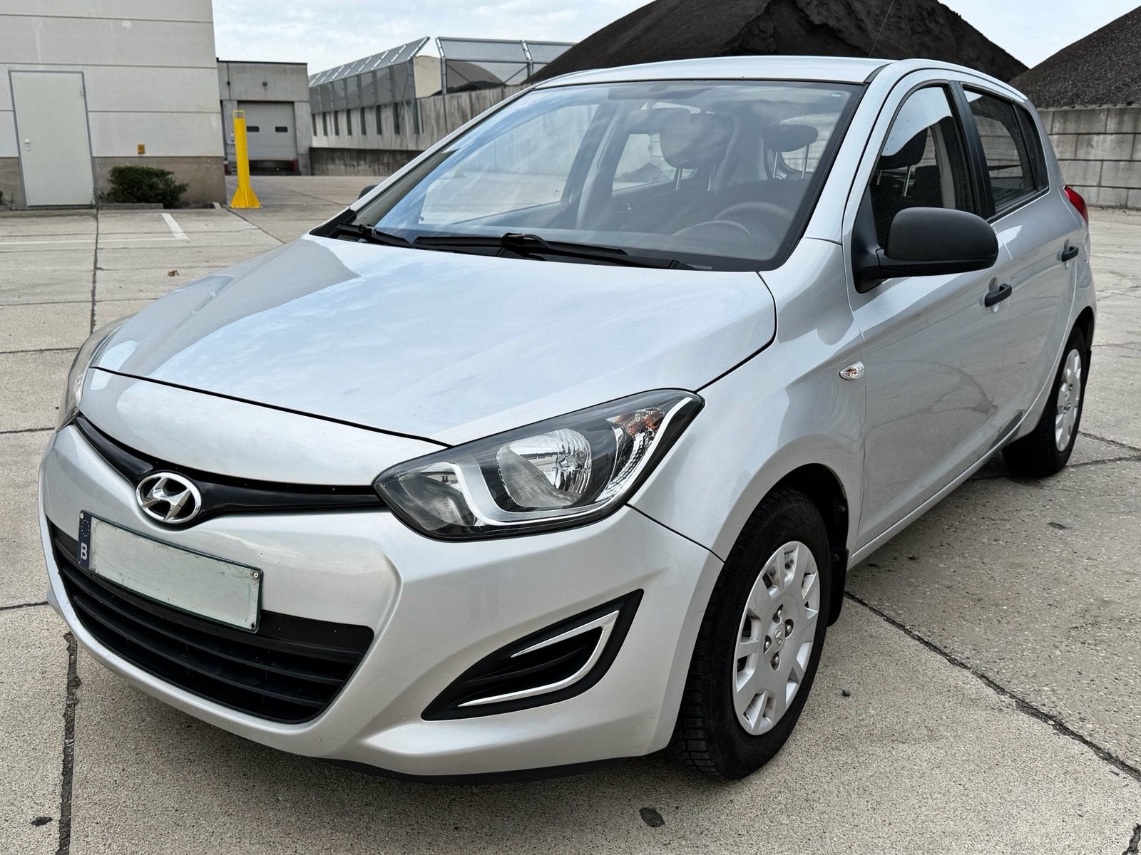 Hyundai I20 1.2i benzine 130.000km - 2015 - Airco Euro5b, Voorwielaandrijving, Euro 5, Stof, Zwart