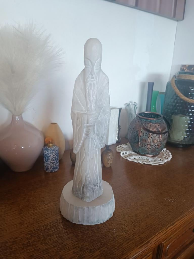 Pied de lampe en albatre, Enlèvement