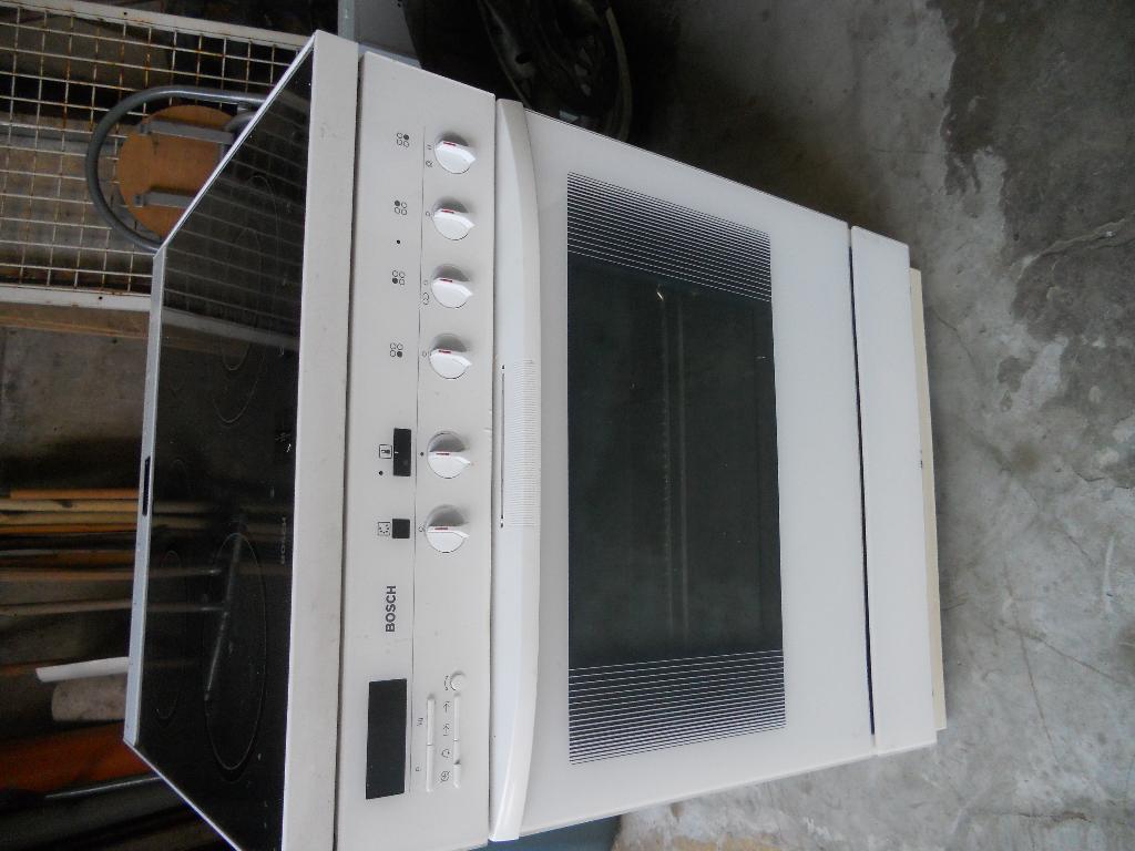 cuisinière bosch vitro, Electroménager, Cuisinières, 4 zones de cuisson, Céramique, Enlèvement, Utilisé