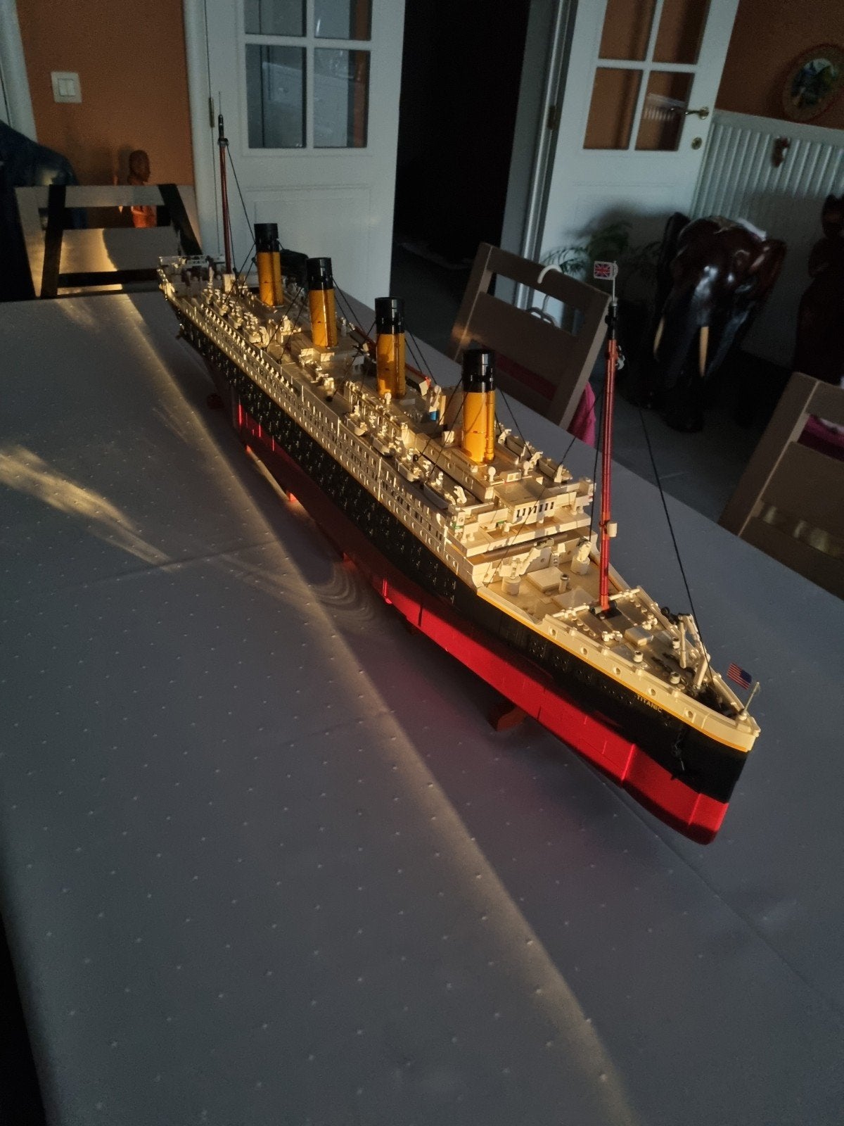Titanic  , 9090 pièces, parfait état et montage avec plan,, Enlèvement