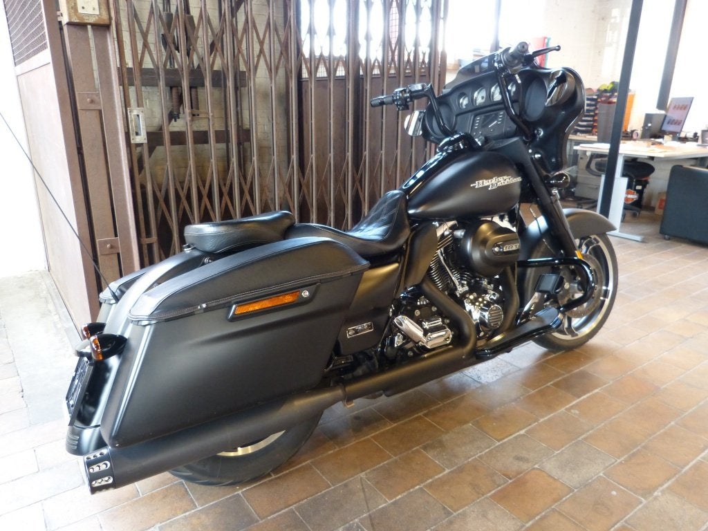 Harley-Davidson TOURING FLHX Street Glide, Motos, Plus de 35 kW, Info@freedom-machines.be, ABS, 1690 cm³