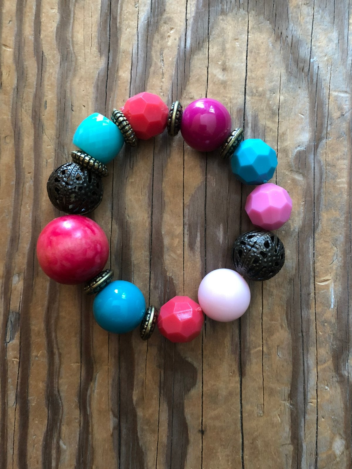 Kleurige armband op elastiek, Handtassen en Accessoires, Armbanden, Ophalen, Zo goed als nieuw, Kunststof of Plastic