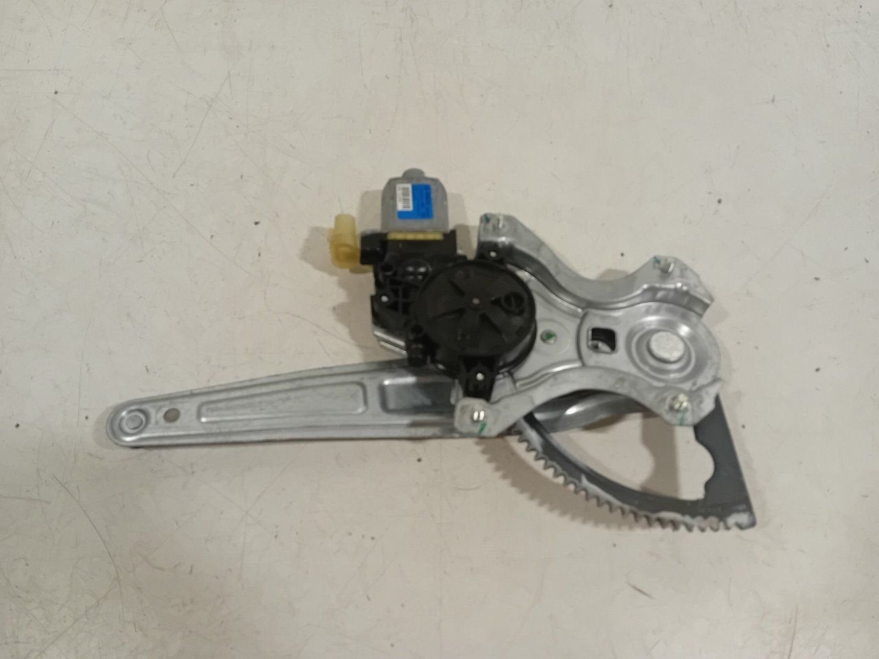 Raammechaniek elektrisch links achter Kia Picanto, Onderdelen@venauto.nl, Van der Ven Autorecycling B.V., Gebruikt, Ettenseweg 76, 4706 PB Roosendaal, The Netherlands