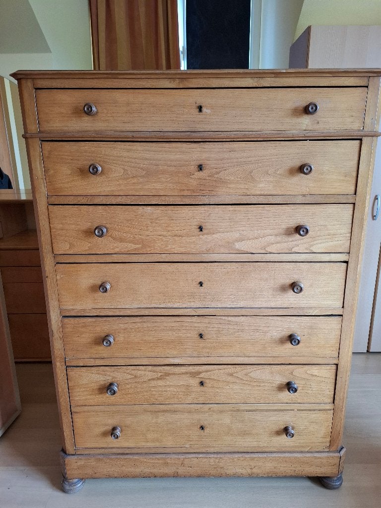 7 ladenkast uit kasteel, Enlèvement