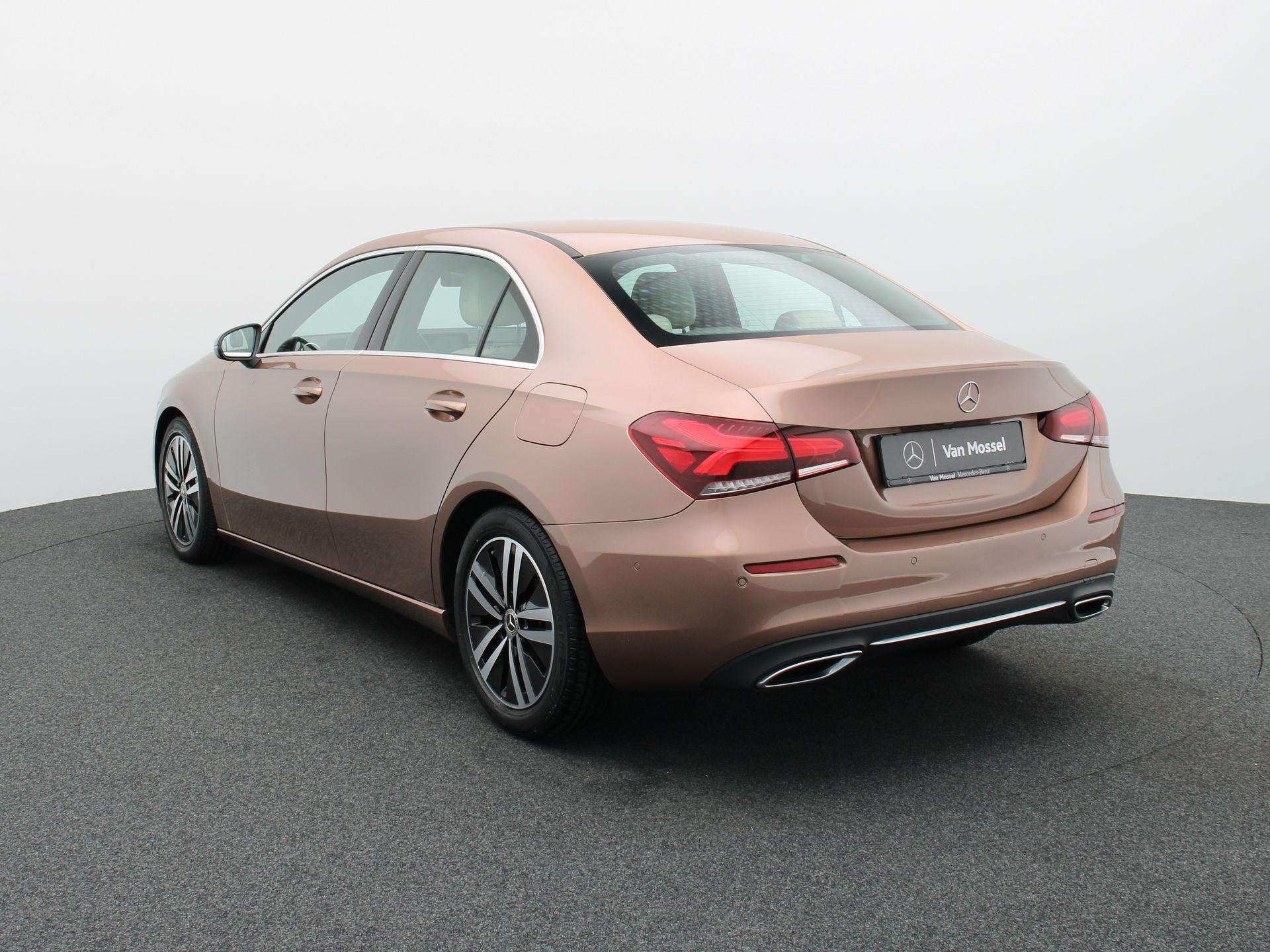 Mercedes-Benz A 180 Business Line + LEDER + SENSOREN + CAMER, Gebruikt, 136 pk, https://public.car-pass.be/vhr/ec9f58ef-848d-4507-92d1-a8d206e3e385