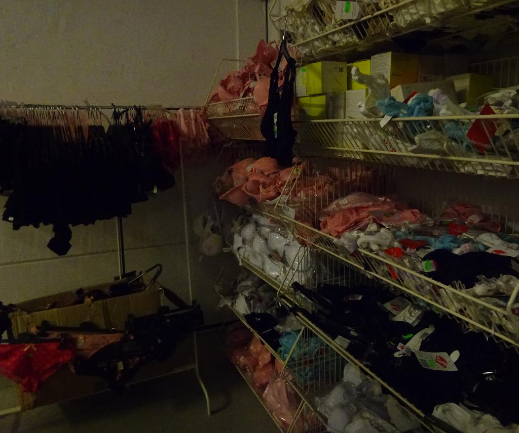 NIEUW Partijtje van 750 stuks Dames ondergoed BH, slipjes,, Diverse merken, Ophalen of Verzenden, Overige kleuren, Overige typen