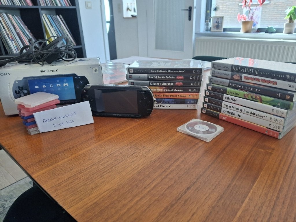 PSP (incl. doos) + 12 games en 4 films, Games en Spelcomputers, Ophalen, Gebruikt, PSP, Met games