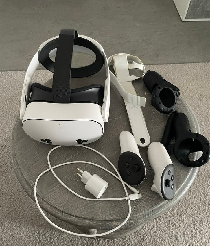 Meta Quest 3S 128GB VR - bril met controlles en accessoires., Ophalen, Zo goed als nieuw