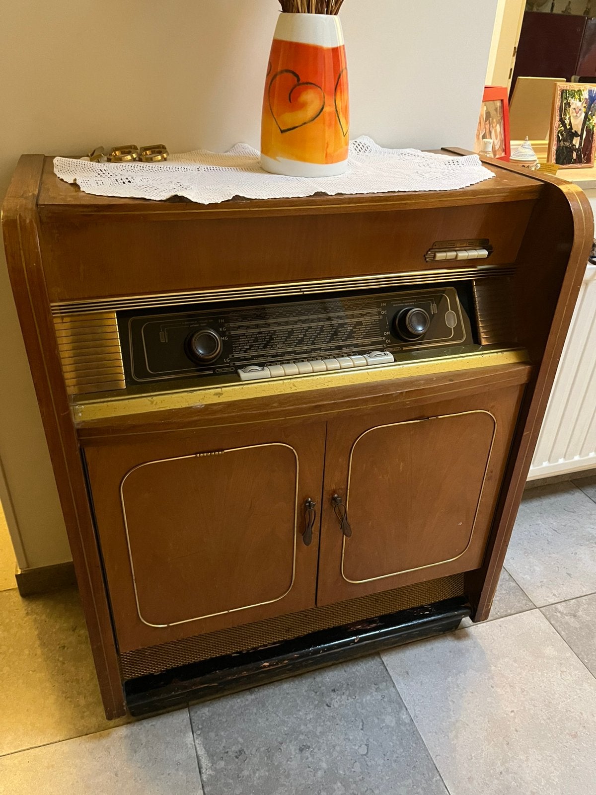 Vintage houten radiokast, Ophalen