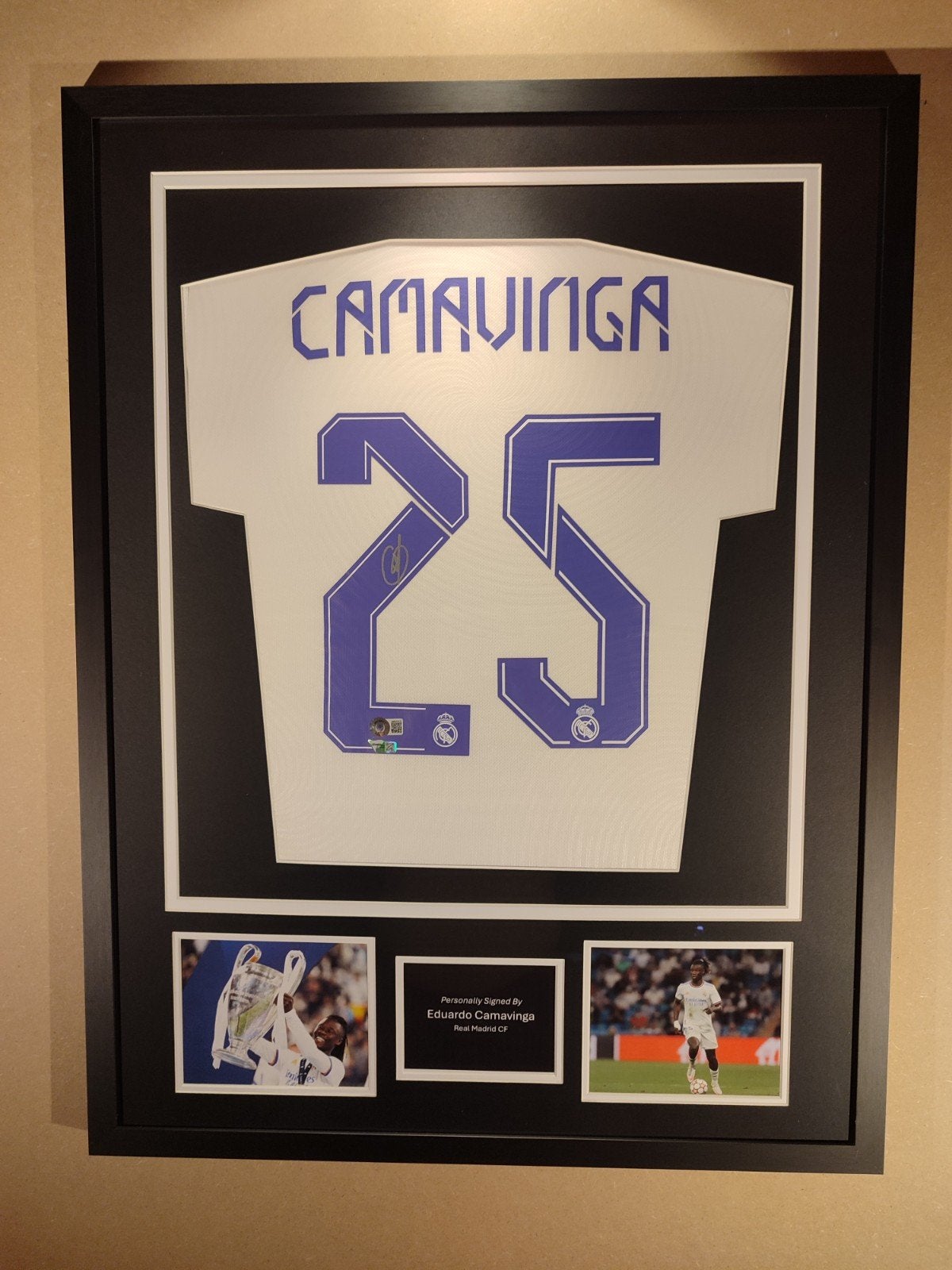 Chemise encadrée du Real Madrid signée par Camavigna Becket, Enlèvement ou Envoi, Maillot