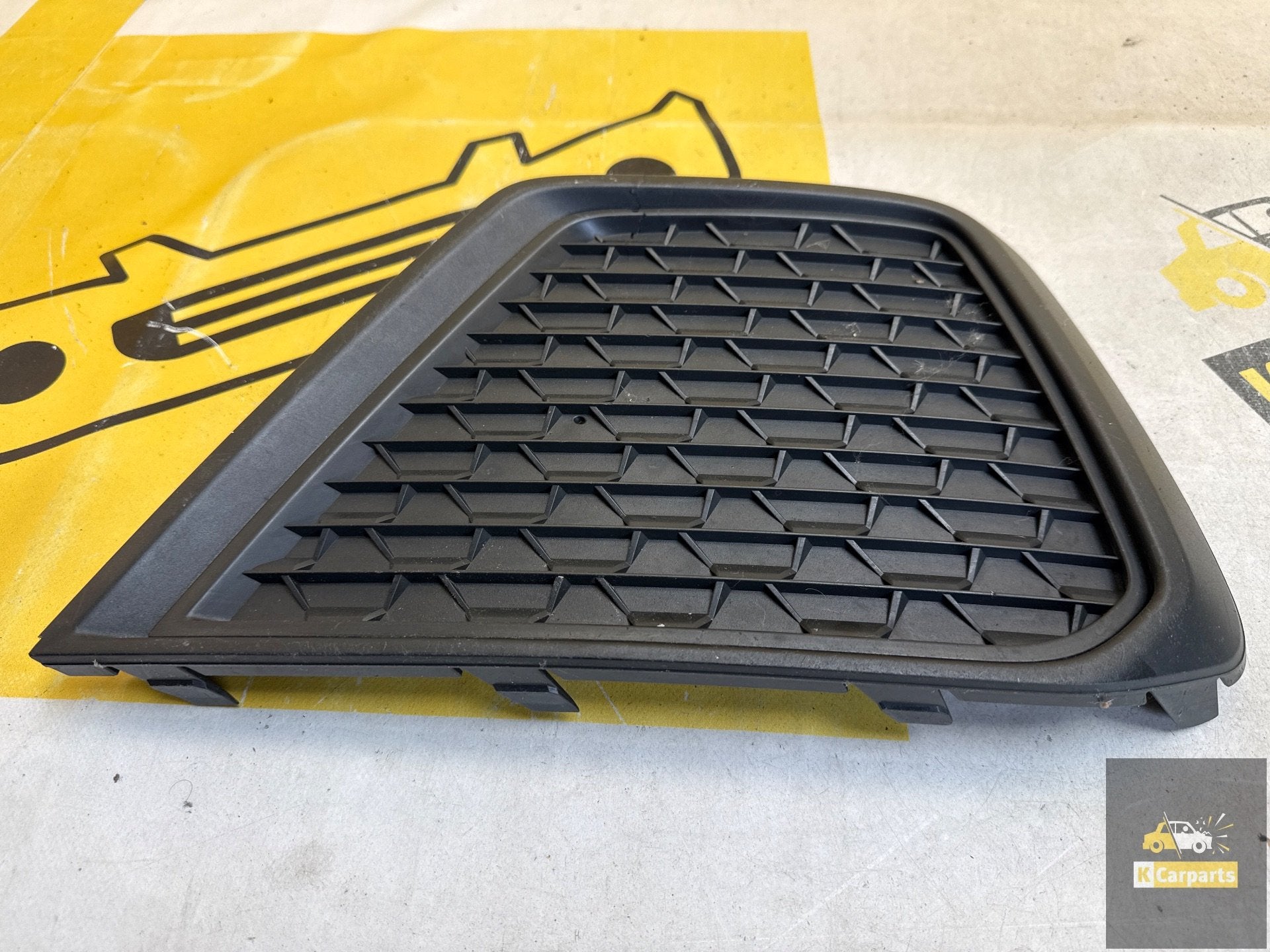 Calandre de pare-chocs Audi A1 82A807681F Liens, AUDI AG, Auto-Union-Strasse 1
85045  Ingolstadt, DE, Audi, Utilisé