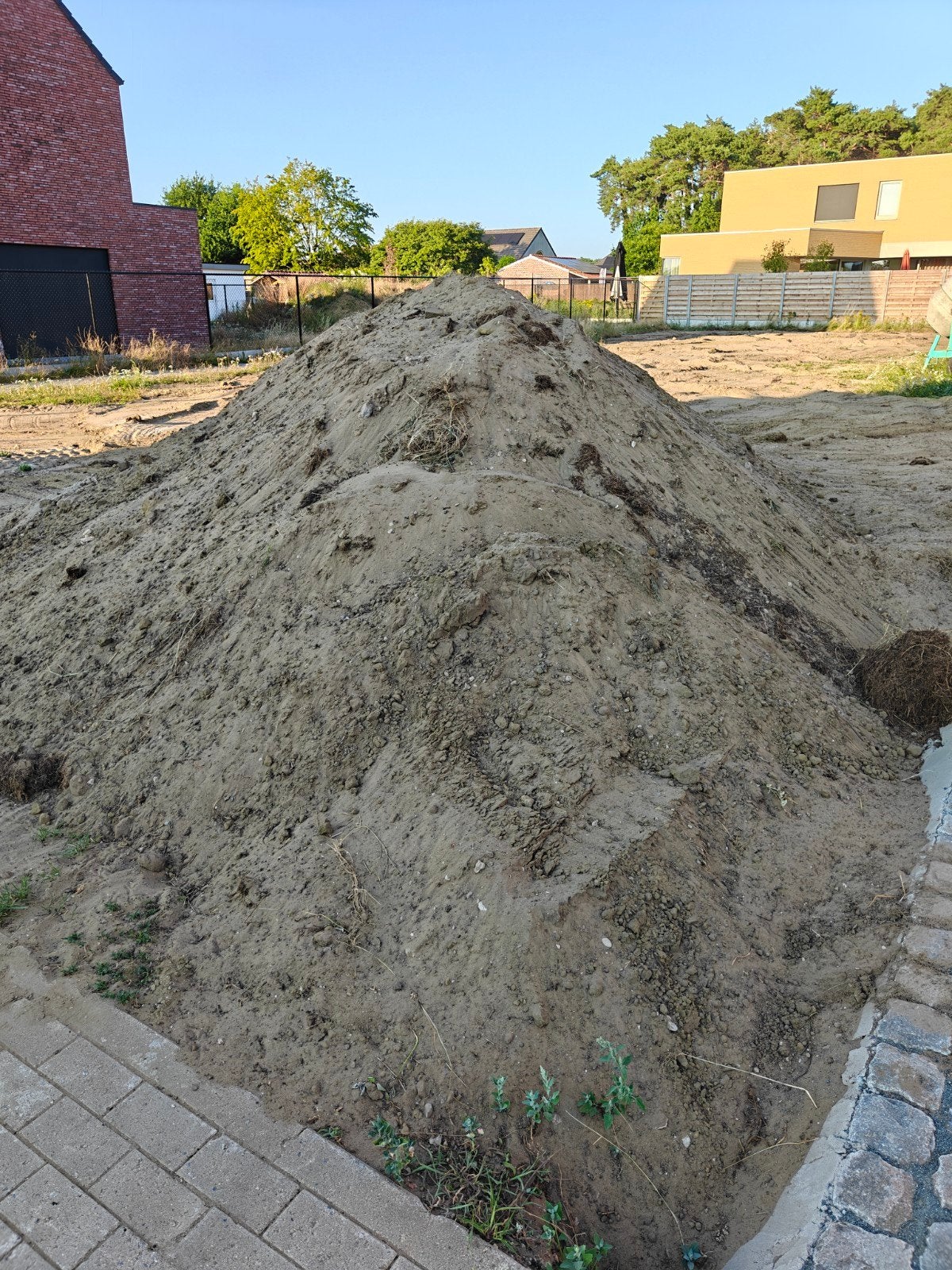 Gratis zuivere zwarte grond. Kan geleverd worden., Enlèvement