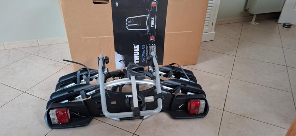 Nieuwe fietsdrager thule euroway g2 921, kantelbaar, Auto diversen, Fietsendragers, Nieuw, Trekhaakdrager, 2 fietsen, Brede banden
