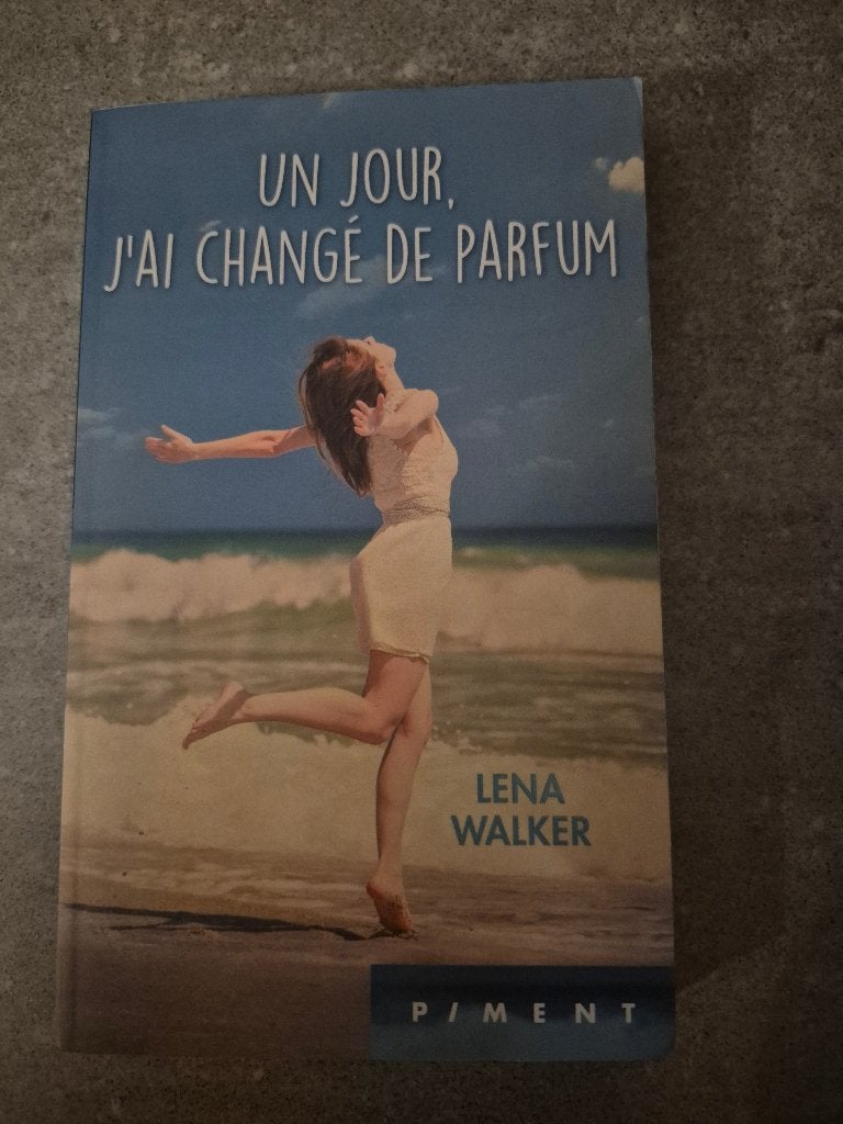 Livre Un jour j'ai changé de parfum de Lena Walker, Ophalen