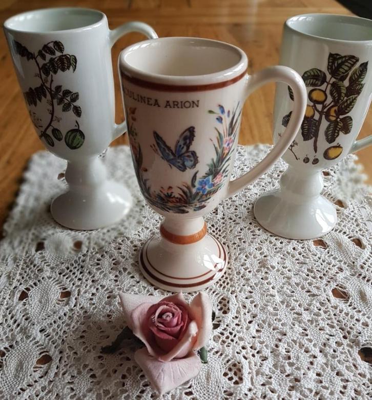 Vintage beker op voet, vlinder , tijmblauwtje , Zenith Gouda, Ophalen of Verzenden