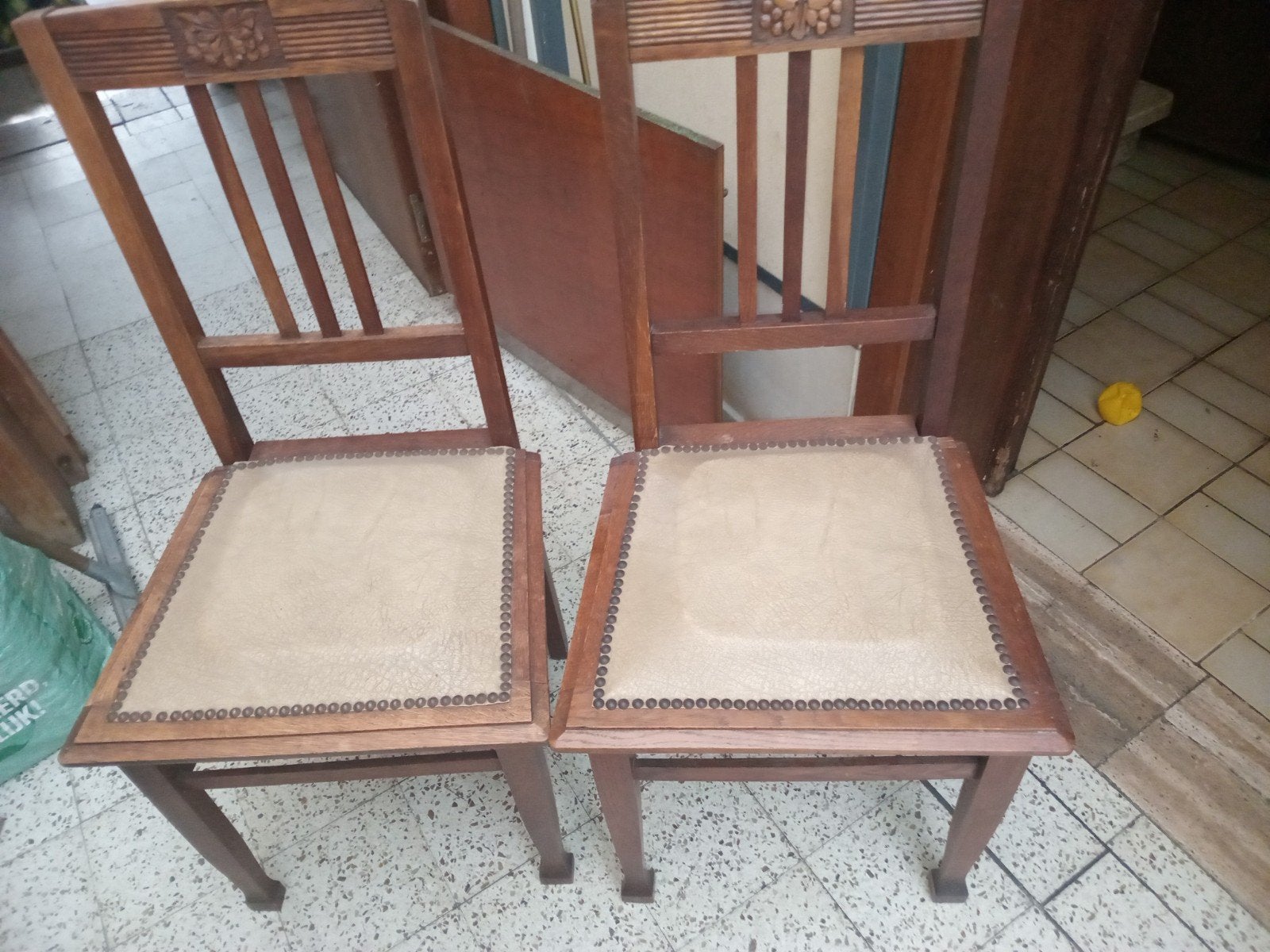 deux belles chases, Enlèvement