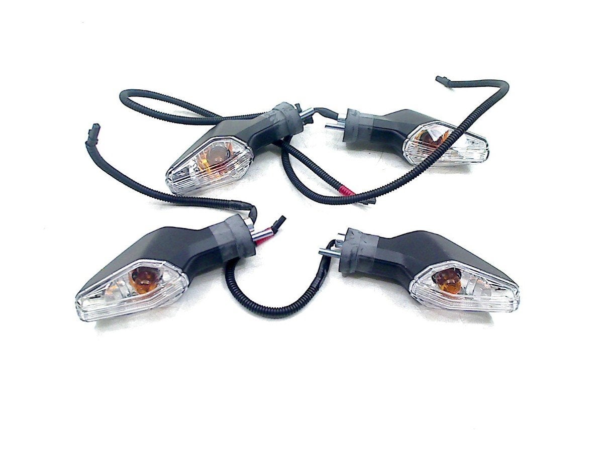 KNIPPERLICHT Suzuki GSX-8R (01-2023/-), Dhr. S. di Majo, Gebruikt, Info@cama-motorparts.nl, P.J. Troelstraweg 8 8
3144 CX  MAASSLUIS, NL