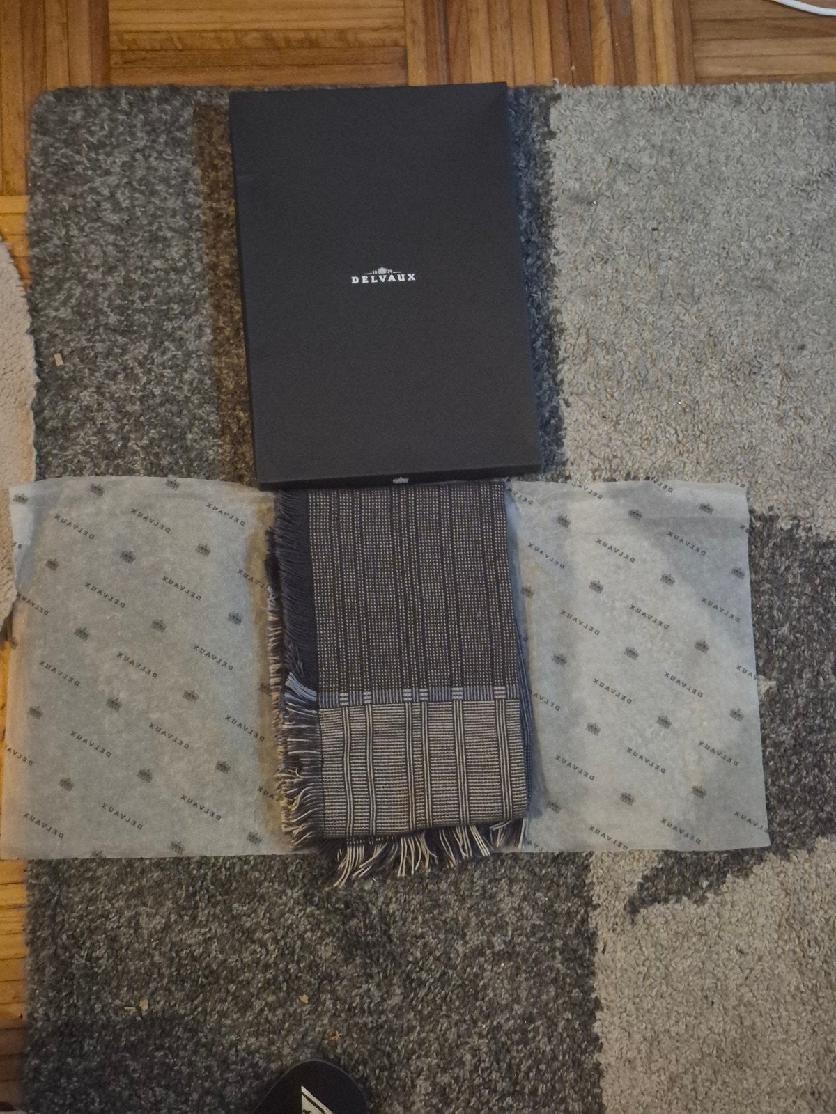 Châle / Écharpe DELVAUX 70% Cachemire & 30% Soie – Boîte d’o, Vêtements | Femmes, Enlèvement ou Envoi