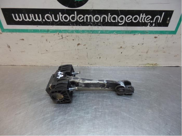 Deurvanger 4Deurs links-achter van een Opel Zafira B (Zafira, Gebruikt, -, -, Opel