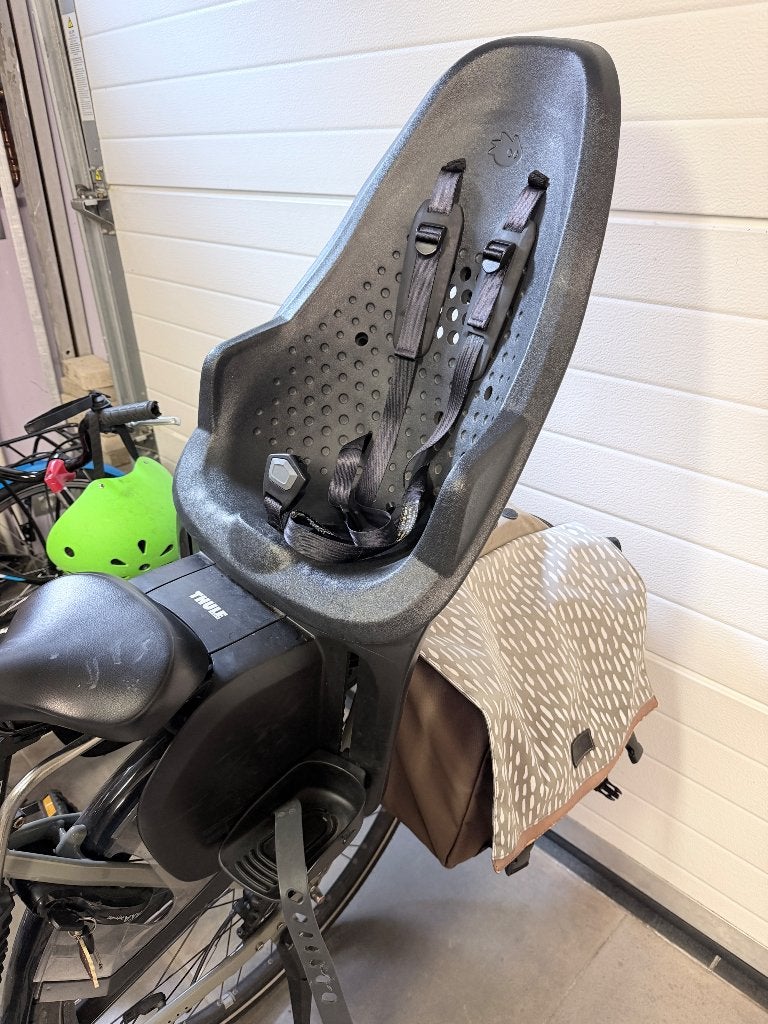 Fietsstoel met toebehoren, Fietsen en Brommers, Fietsaccessoires | Fietsstoeltjes, Ophalen, Achterzitje, Voetsteuntjes, Yepp (Thule)