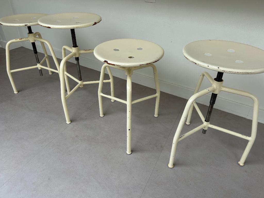 Vintage metalen barkrukken, Ophalen, Gebruikt, 4 krukken, 30 tot 60 cm