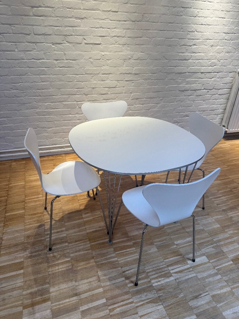Fritz Hansen Arne Jacobsen,set tafel + 4 vlinderstoelen wit, Enlèvement, Comme neuf, Design klassieker, 4 à 6 chaises