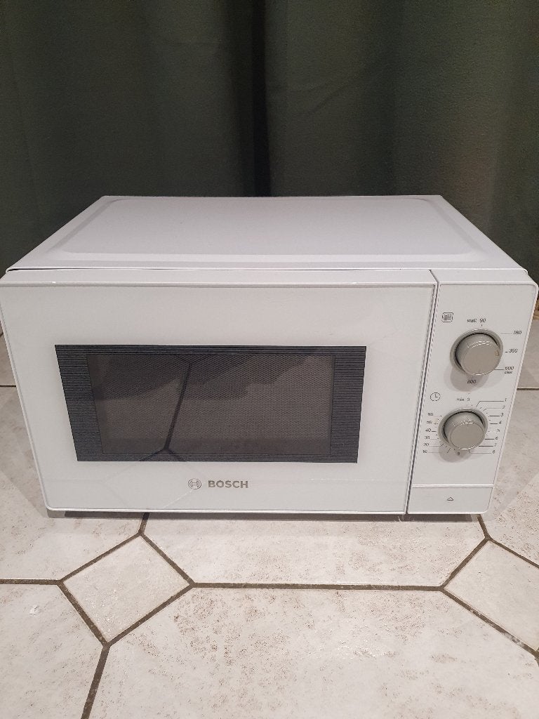 Bosch microgolfoven magnetron 800w FFL020MWO, Elektronische apparatuur, Ophalen, Zo goed als nieuw, Draaiplateau, Vrijstaand