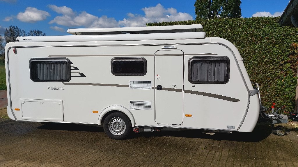 caravan HYMER Eriba Feeling 442 1ste inschrijving 03/2023, Caravans en Kamperen, Standaardzit, Particulier, 2 aparte bedden, 5 tot 6 meter