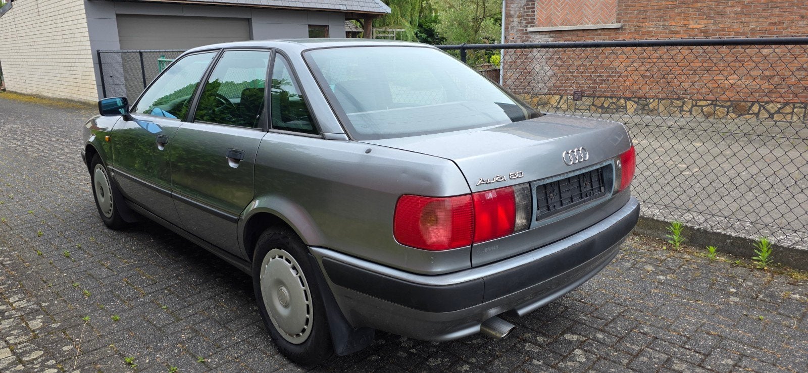 Audi 80 Oldtimer 1.6 Essence 1992 avec 169000km, Autos, Audi, Argent ou Gris, Boîte manuelle, Berline, Particulier
