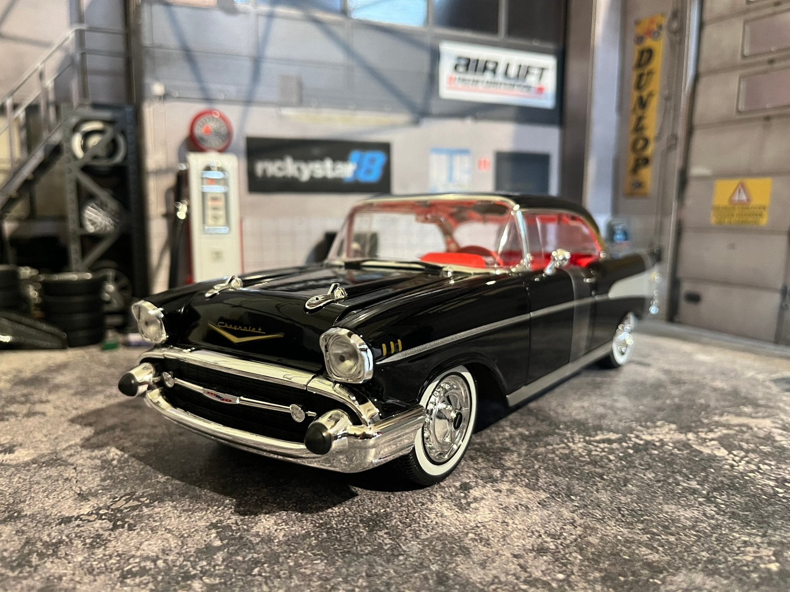 1:18 Chevrolet Bel Air coupé 1957 - neuve dans sa boite, Enlèvement ou Envoi, Voiture, Maisto