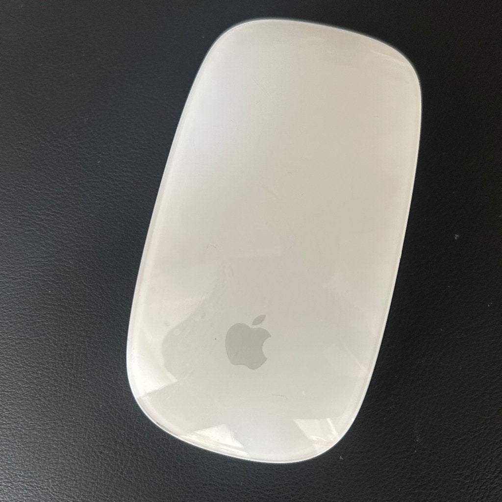 Apple Magic Mouse 2 A1657 wit + Lightning kabel, Muis, Ophalen of Verzenden, Zo goed als nieuw, Draadloos