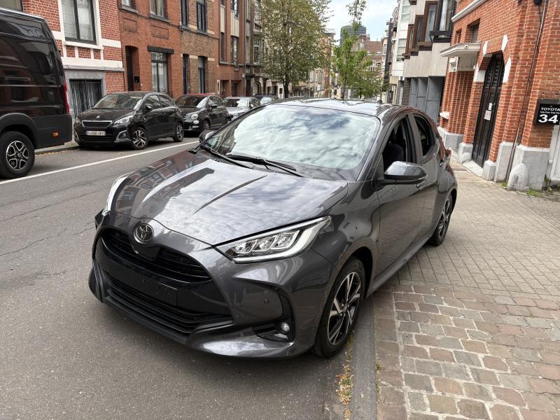 Toyota Yaris Iconic, Argent ou Gris, Euro 6, Noir, 5 portes