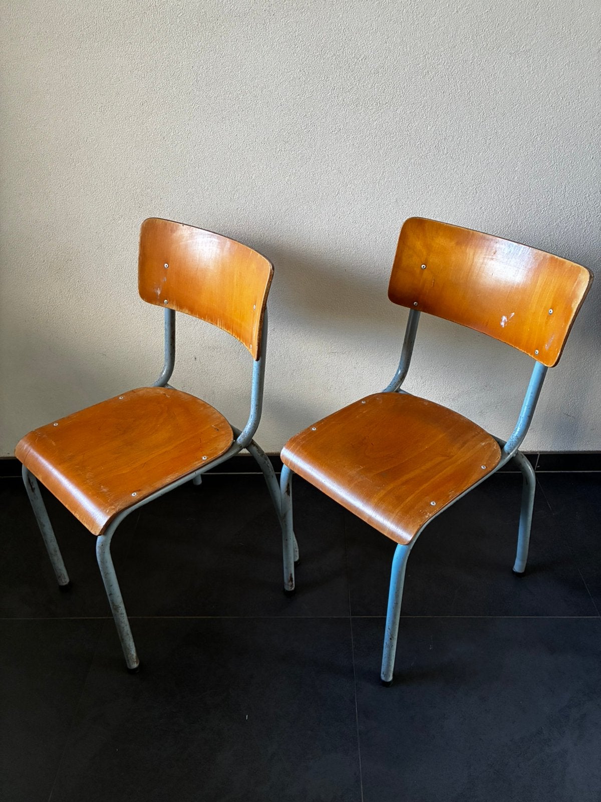 Schoolstoelen - 6 beschikbaar, Huis en Inrichting, Stoelen, Gebruikt, Vijf, Zes of meer stoelen, Hout, Metaal, Bruin, Ophalen