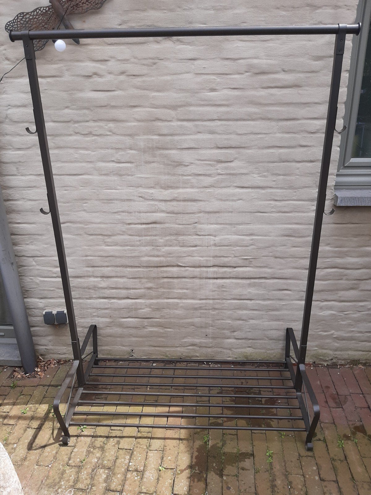 Mooi zwart kledingrekje, Enlèvement